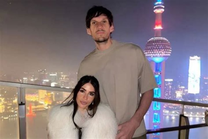 Boban Marjanovic wife, How big is his hand, ears, height, weight ·