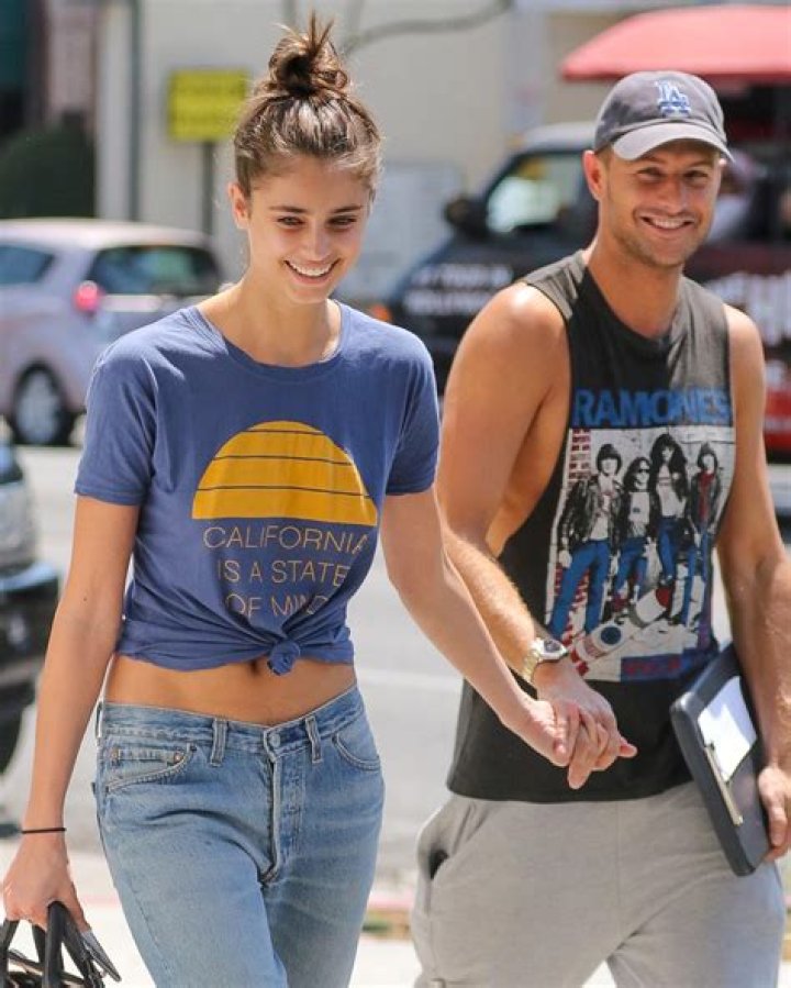 Taylor Hill Biography, Age, Height, Husband, Net Worth, Family