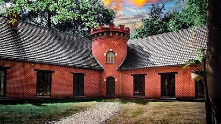 Unveiling The Secrets Of Dr. Kane's Abandoned Mansion