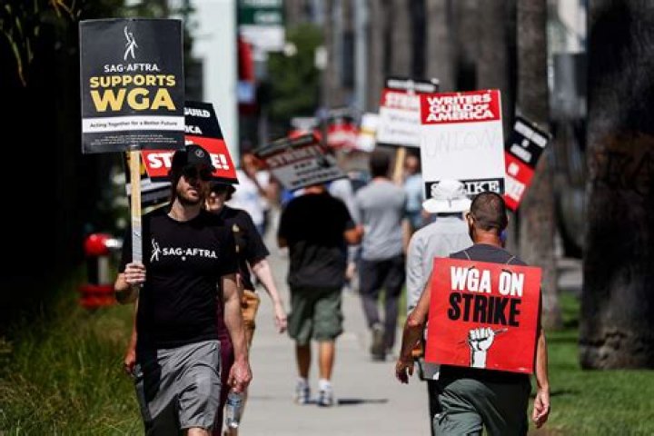 Why Is SNL Not On Strike? How Is SNL Back With The Sag Strike? Are SNL Writers On Strike? How Can SN